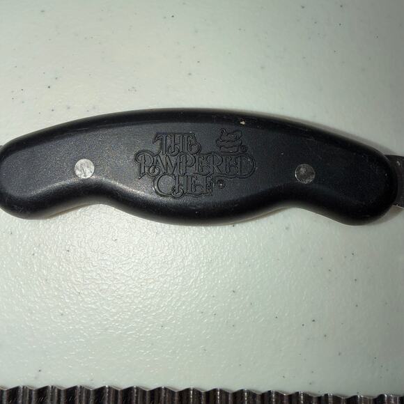 Retired Pampered Chef Crinkle Cut Serrated 1062 Vegetable Fruit Cheese Chopper - Picture 4 of 6